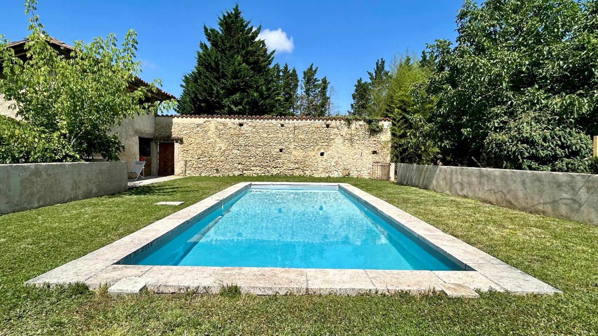 En Dame With Private Pool Crastes